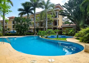 1 Bedroom with pool and walking distance to beach